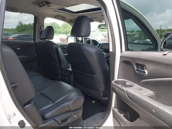 5FNYF6H91JB028626 2018 HONDA PILOT - Image 8