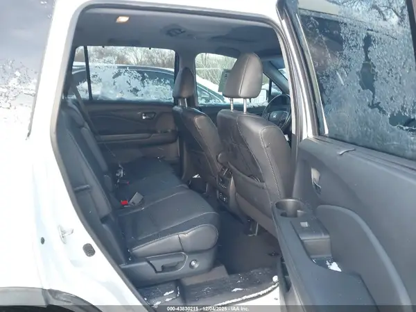 5FNYF6H91JB038587 2018 HONDA PILOT - Image 8