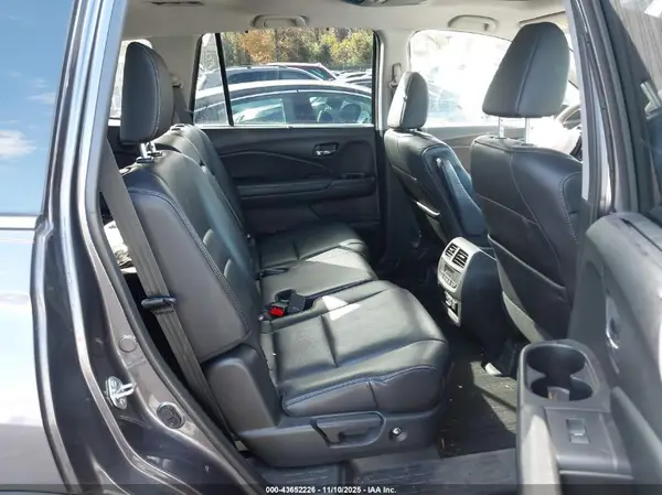 5FNYF6H92HB083676 2017 HONDA PILOT - Image 8