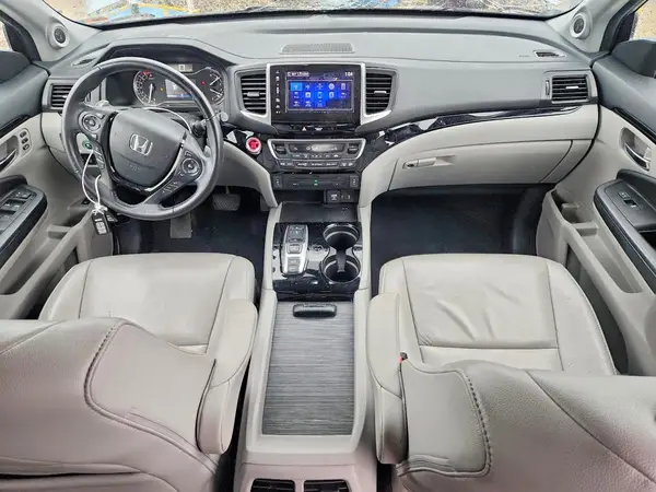 5FNYF6H92HB104798 2017 HONDA PILOT - Image 8