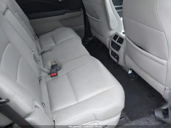 5FNYF6H92JB004710 2018 HONDA PILOT - Image 8
