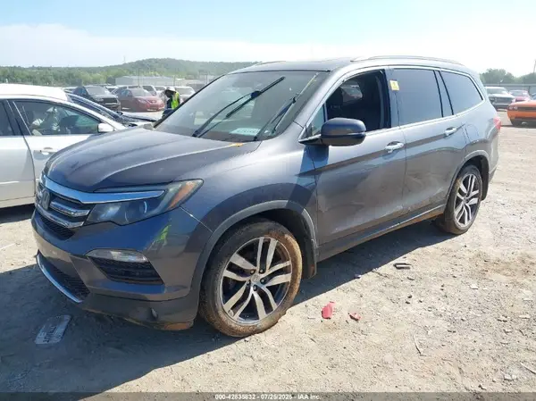5FNYF6H93JB000052 2018 HONDA PILOT - Image 2