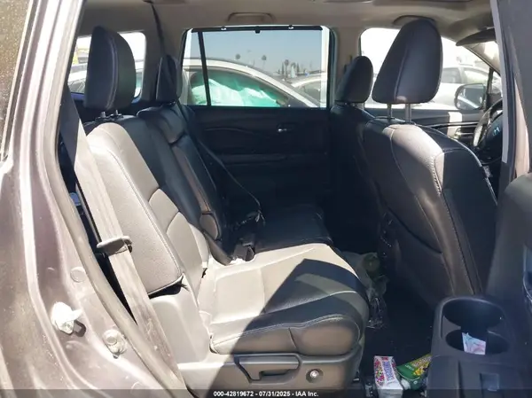 5FNYF6H93JB027001 2018 HONDA PILOT - Image 8