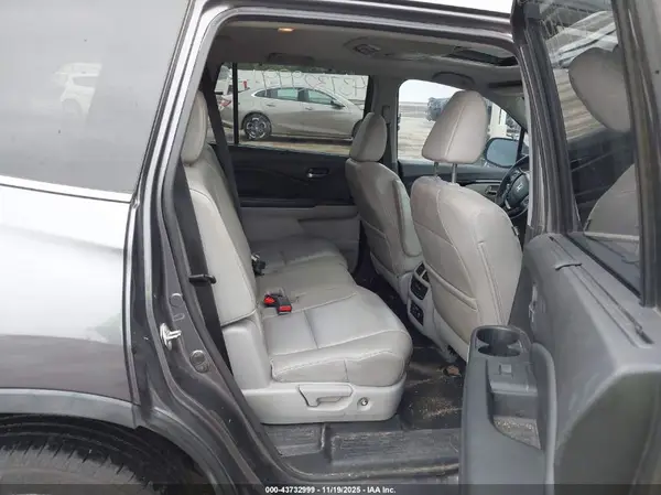5FNYF6H94HB031837 2017 HONDA PILOT - Image 8