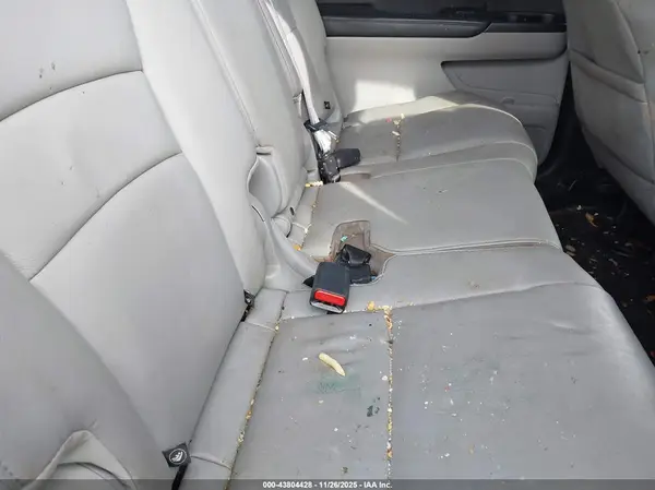 5FNYF6H94JB004711 2018 HONDA PILOT - Image 8