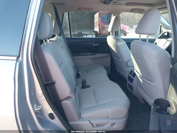 5FNYF6H94JB005647 2018 HONDA PILOT - Image 8