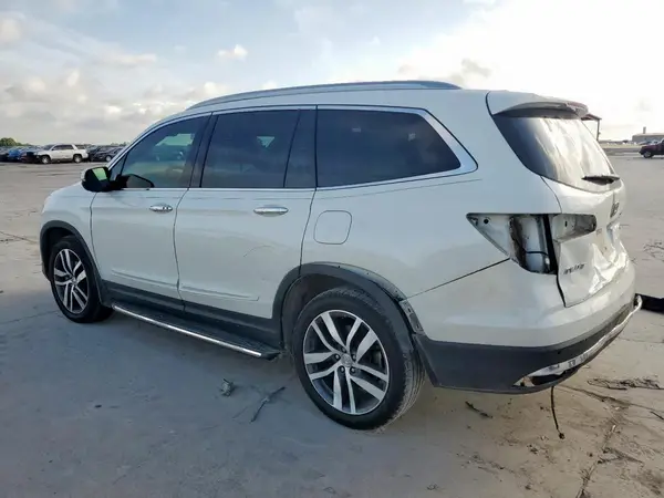 5FNYF6H94JB070417 2018 HONDA PILOT - Image 2