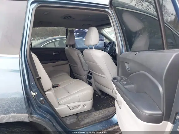 5FNYF6H95HB028638 2017 HONDA PILOT - Image 8