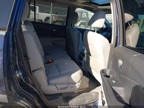 5FNYF6H95HB032043 2017 HONDA PILOT - Image 8