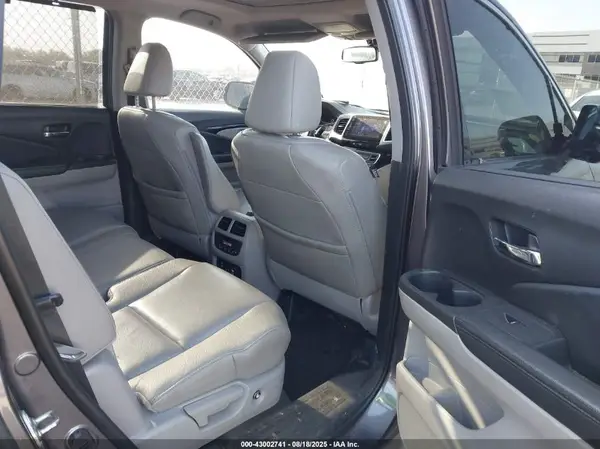 5FNYF6H95JB055442 2018 HONDA PILOT - Image 8