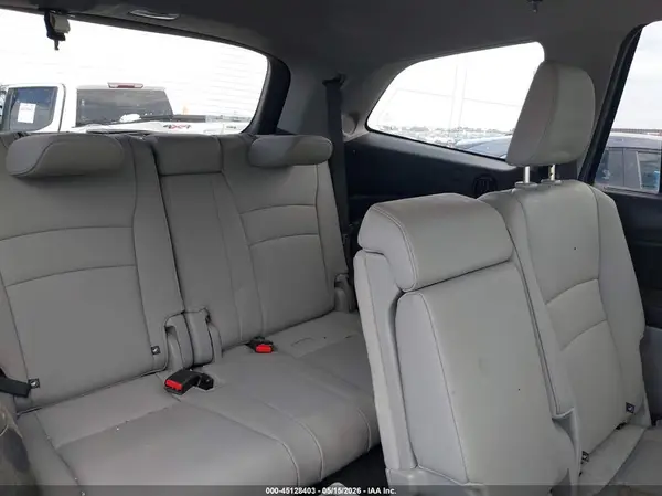5FNYF6H96HB071675 2017 HONDA PILOT - Image 8