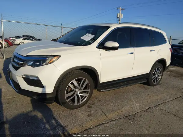 5FNYF6H96JB005858 2018 HONDA PILOT - Image 2