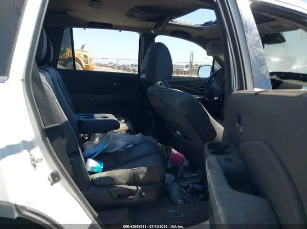 5FNYF6H96JB042005 2018 HONDA PILOT - Image 8