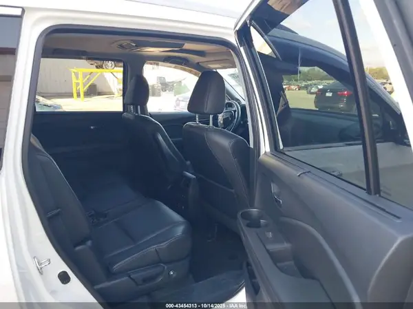 5FNYF6H97HB043142 2017 HONDA PILOT - Image 8
