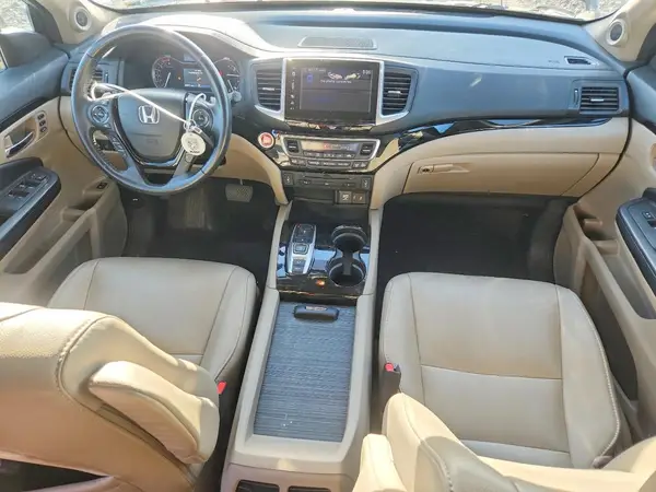 5FNYF6H97HB057302 2017 HONDA PILOT - Image 8
