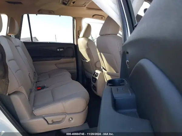 5FNYF6H97JB008588 2018 HONDA PILOT - Image 8