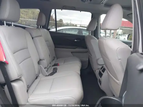 5FNYF6H97JB061226 2018 HONDA PILOT - Image 8