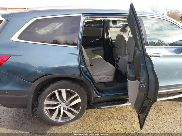 5FNYF6H98HB044557 2017 HONDA PILOT - Image 8
