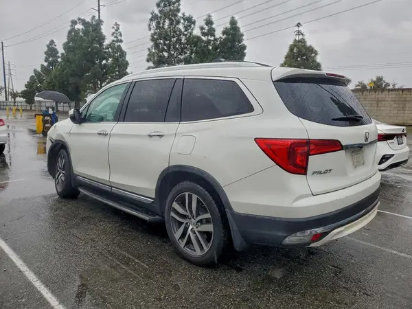 5FNYF6H98HB054196 2017 HONDA PILOT - Image 2