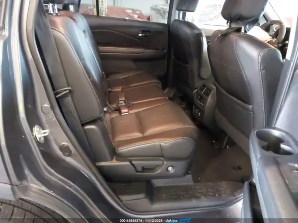 5FNYF6H98HB063240 2017 HONDA PILOT - Image 8