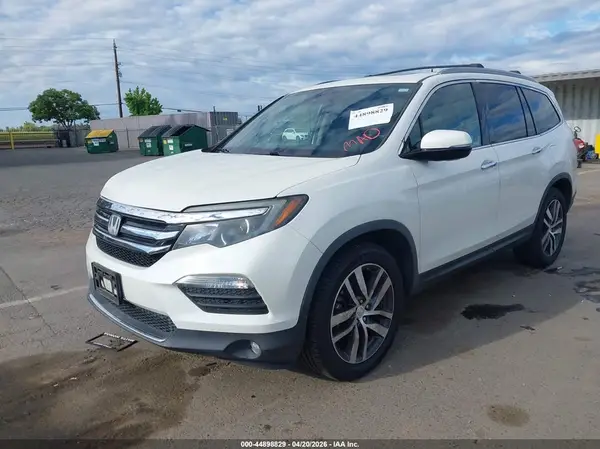 5FNYF6H98JB000483 2018 HONDA PILOT - Image 2