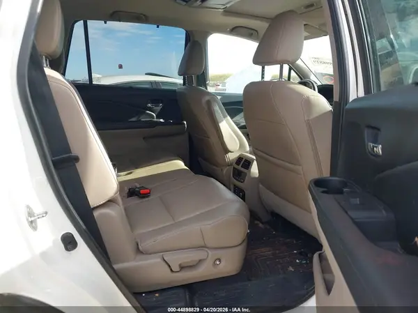 5FNYF6H98JB000483 2018 HONDA PILOT - Image 8
