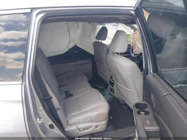 5FNYF6H98JB005649 2018 HONDA PILOT - Image 8