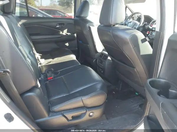 5FNYF6H98JB019227 2018 HONDA PILOT - Image 8
