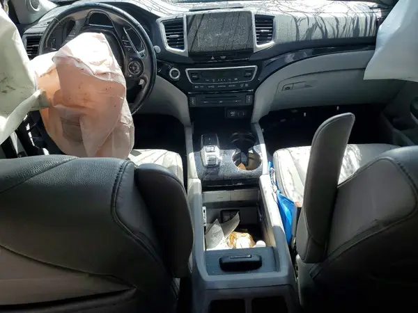5FNYF6H98JB021205 2018 HONDA PILOT - Image 8