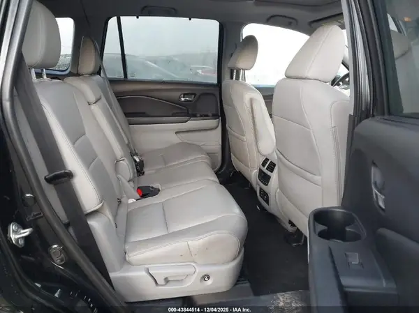 5FNYF6H98JB025111 2018 HONDA PILOT - Image 8
