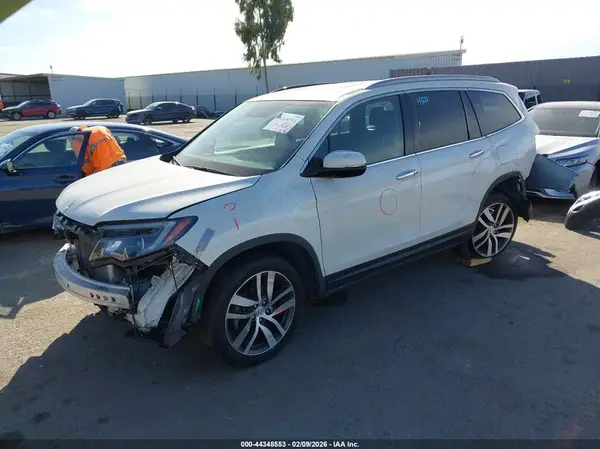 5FNYF6H98JB037825 2018 HONDA PILOT - Image 2