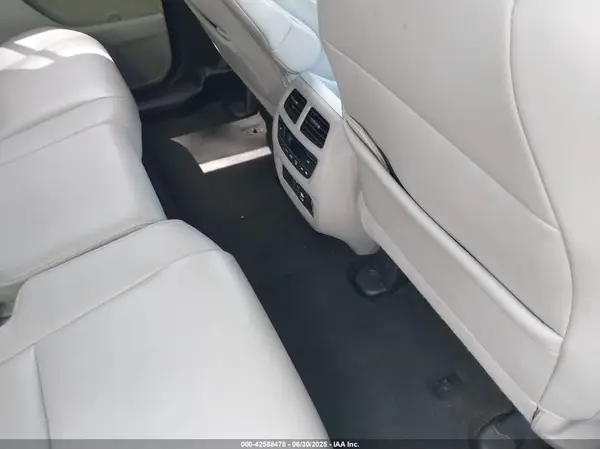 5FNYF6H98KB011047 2019 HONDA PILOT - Image 8