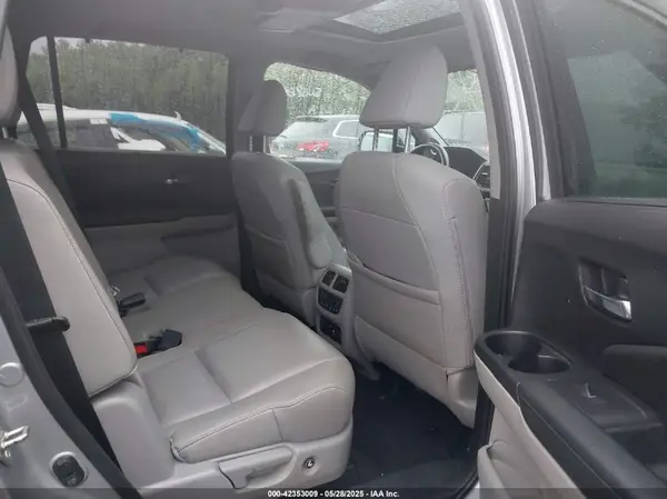 5FNYF6H98KB097105 2019 HONDA PILOT - Image 8