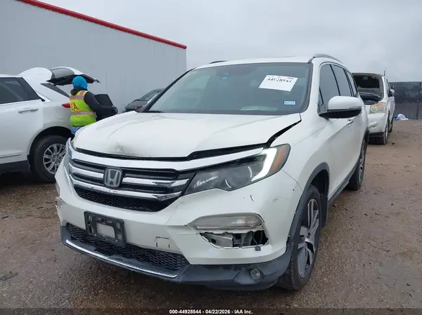 5FNYF6H99HB013608 2017 HONDA PILOT - Image 2