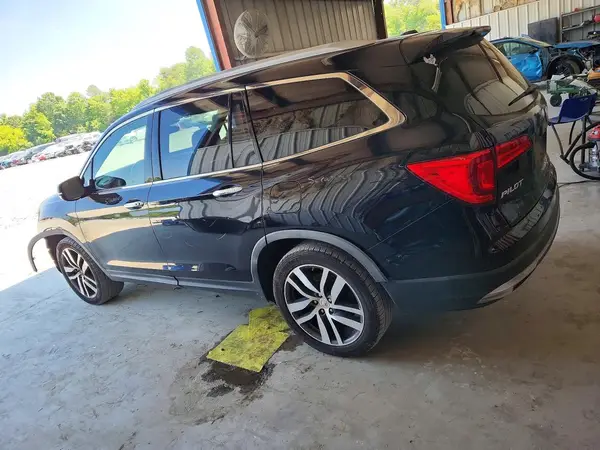 5FNYF6H99HB018498 2017 HONDA PILOT - Image 2