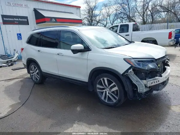 5FNYF6H99HB102367 2017 HONDA PILOT - Image 1