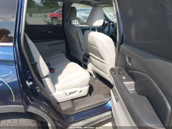 5FNYF6H99JB001769 2018 HONDA PILOT - Image 8