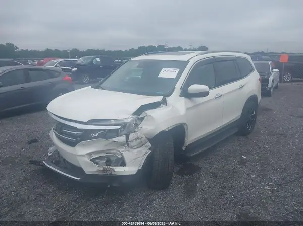 5FNYF6H99JB012111 2018 HONDA PILOT - Image 2