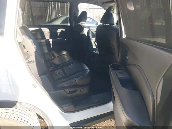 5FNYF6H9XHB010989 2017 HONDA PILOT - Image 8
