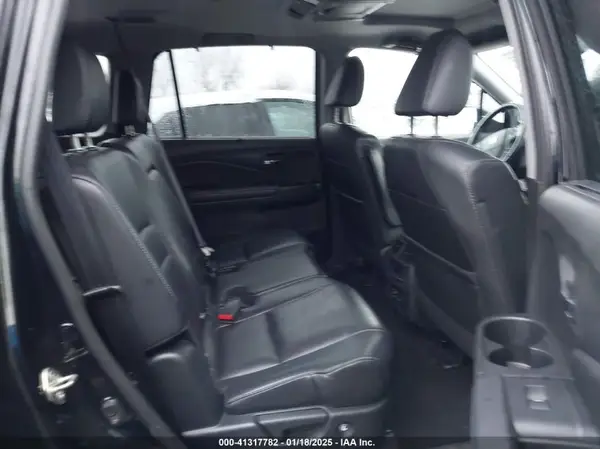 5FNYF6H9XHB051705 2017 HONDA PILOT - Image 8