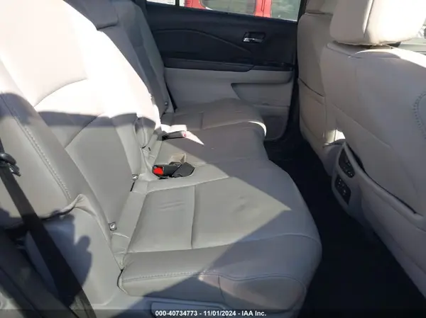 5FNYF6H9XHB084333 2017 HONDA PILOT - Image 8