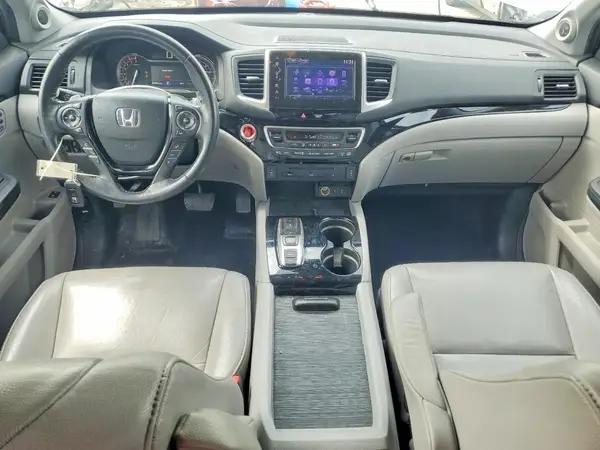 5FNYF6H9XHB104788 2017 HONDA PILOT - Image 8