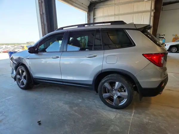 5FNYF7H97KB000403 2019 HONDA PASSPORT - Image 2