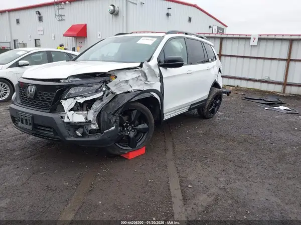 5FNYF8H02LB020244 2020 HONDA PASSPORT - Image 2