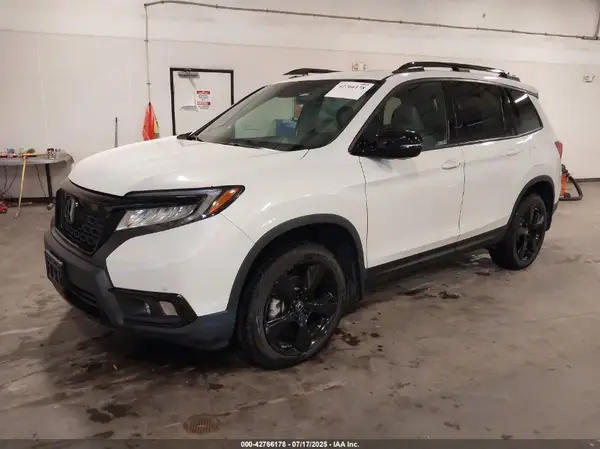 5FNYF8H02MB006281 2021 HONDA PASSPORT - Image 2