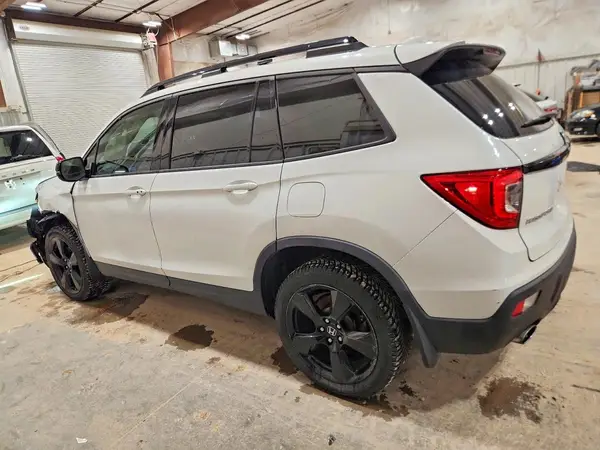 5FNYF8H03LB006515 2020 HONDA PASSPORT - Image 2