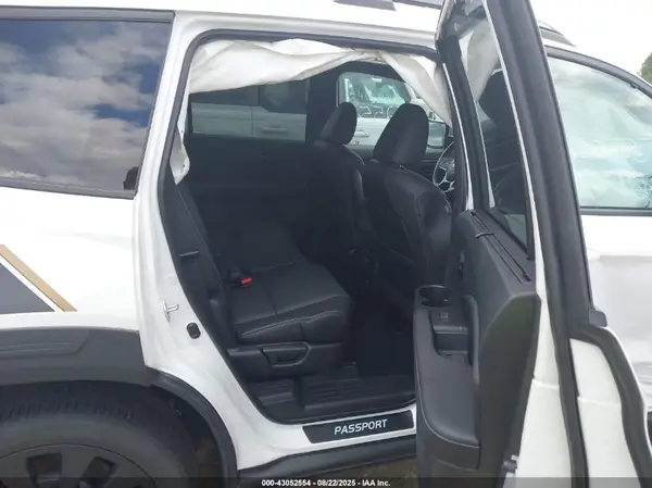 5FNYF8H03NB017226 2022 HONDA PASSPORT - Image 8