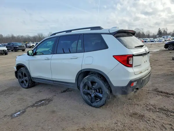 5FNYF8H08LB004727 2020 HONDA PASSPORT - Image 2