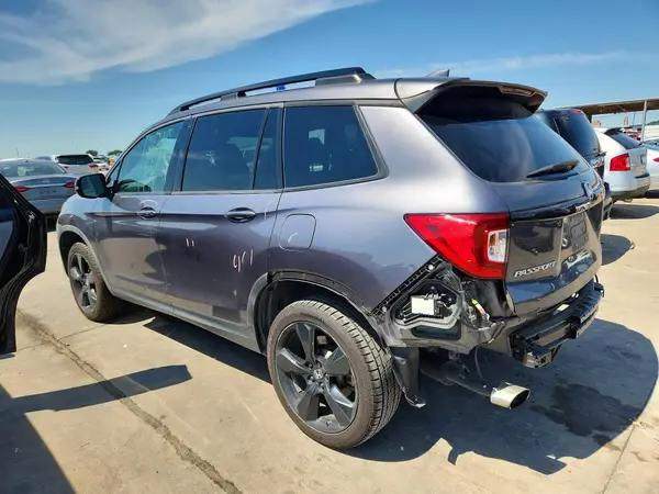 5FNYF8H08MB024722 2021 HONDA PASSPORT - Image 2