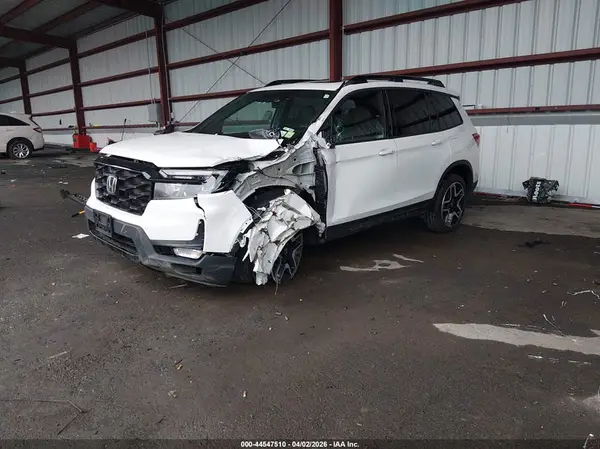 5FNYF8H08NB013723 2022 HONDA PASSPORT - Image 2